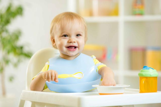 宝宝吃饭追着喂的危害 怎么让宝宝乖乖吃饭的技巧