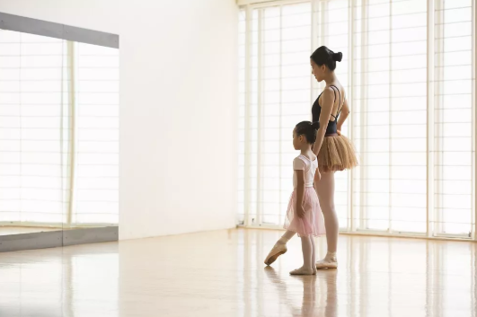 ​芭蕾舞适合男孩子学吗 孩子练习芭蕾会导致脚变形吗