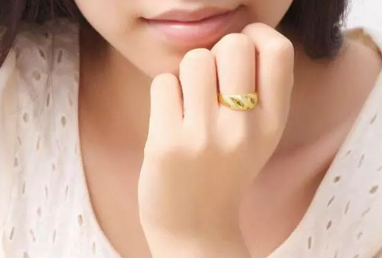 孕妇能戴金戒指吗 孕妇戴金戒指对胎儿有影响吗
